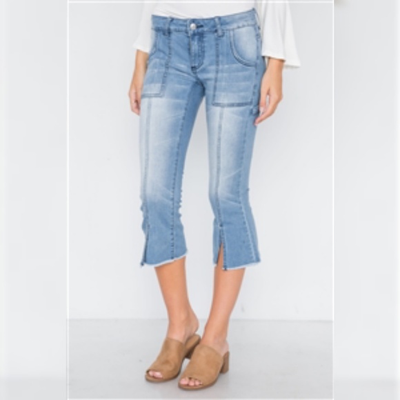 🆕Mid rise jean flare frayed light blue cropped - Picture 4 of 4